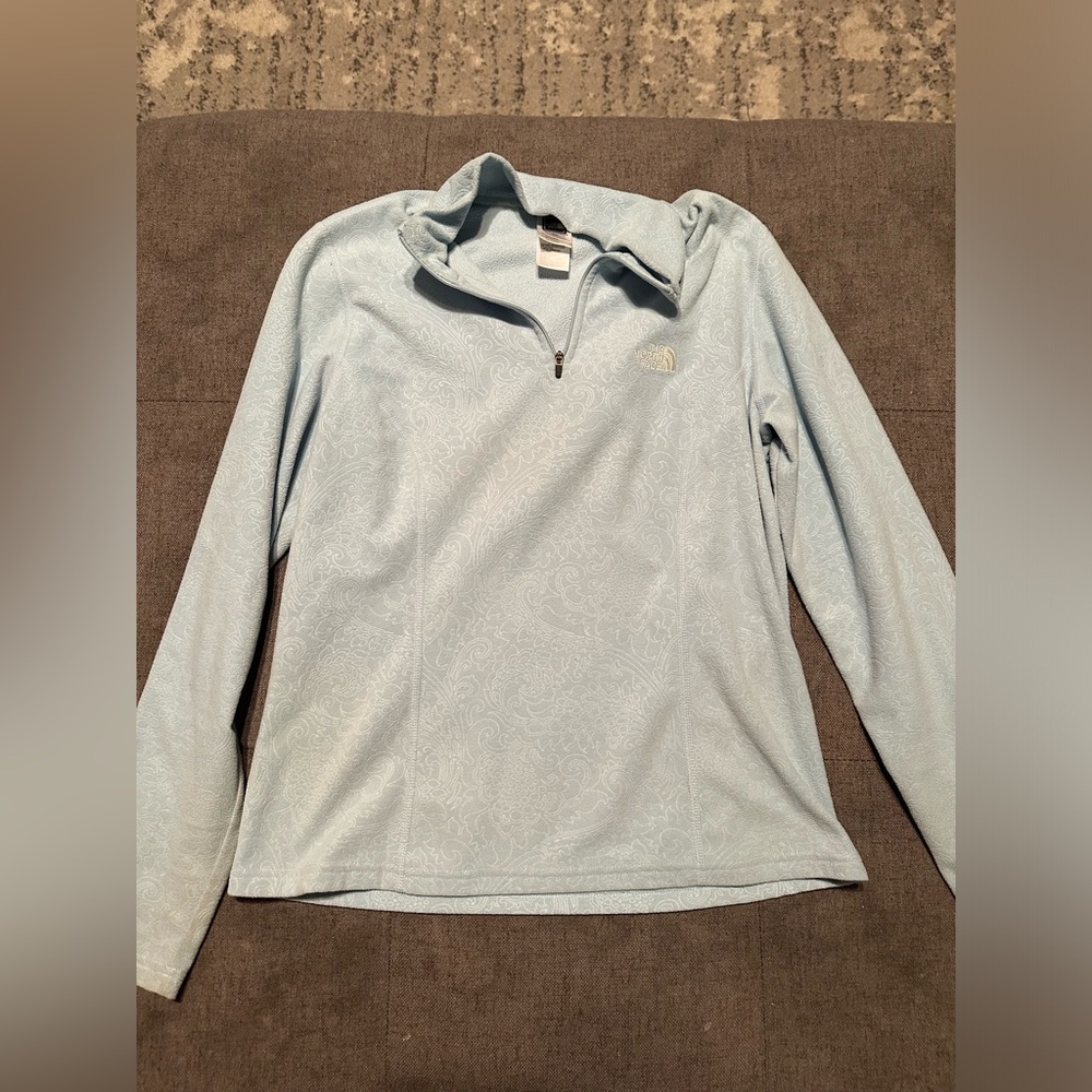 North face pull over medium women’s GUC